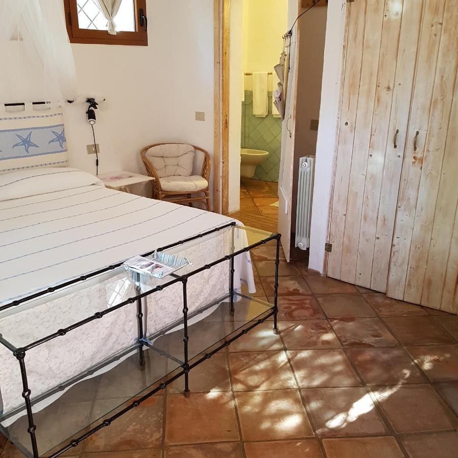 B&B Le Corti Di Aloa San Pantaleo Exterior photo