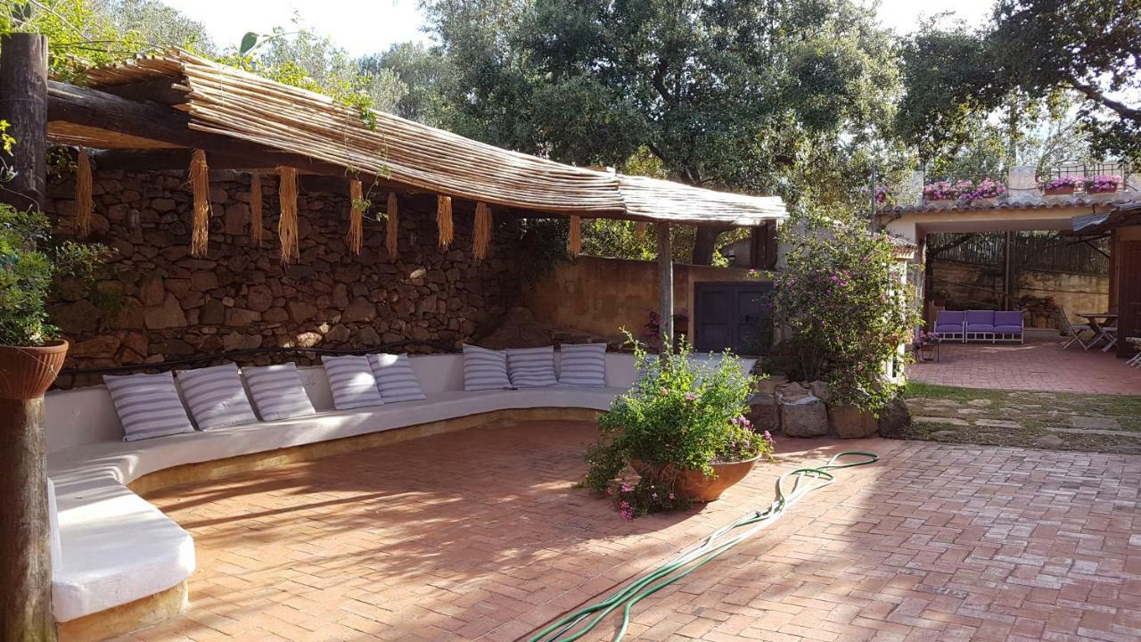 B&B Le Corti Di Aloa San Pantaleo Exterior photo